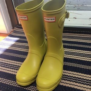 HUNTER Short Matte Yellow Chartreuse Boots